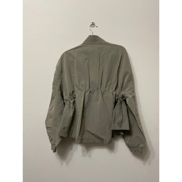 NWT Lululemon Crinkle Nylon Cinchable Jacket Sz M Warm Ash Grey MSRP $148 - Picture 5 of 5